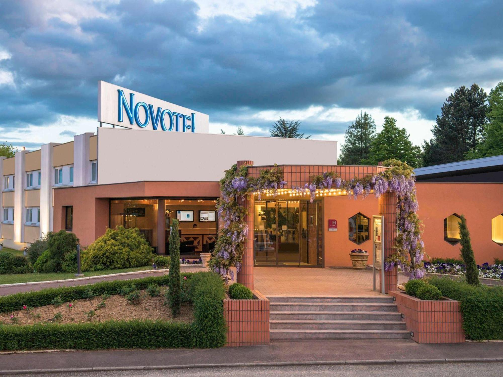 Novotel Macon Nord - Porte De Bourgogne Экстерьер фото