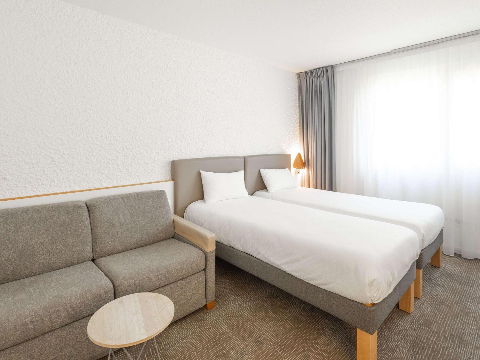 Novotel Macon Nord - Porte De Bourgogne Экстерьер фото