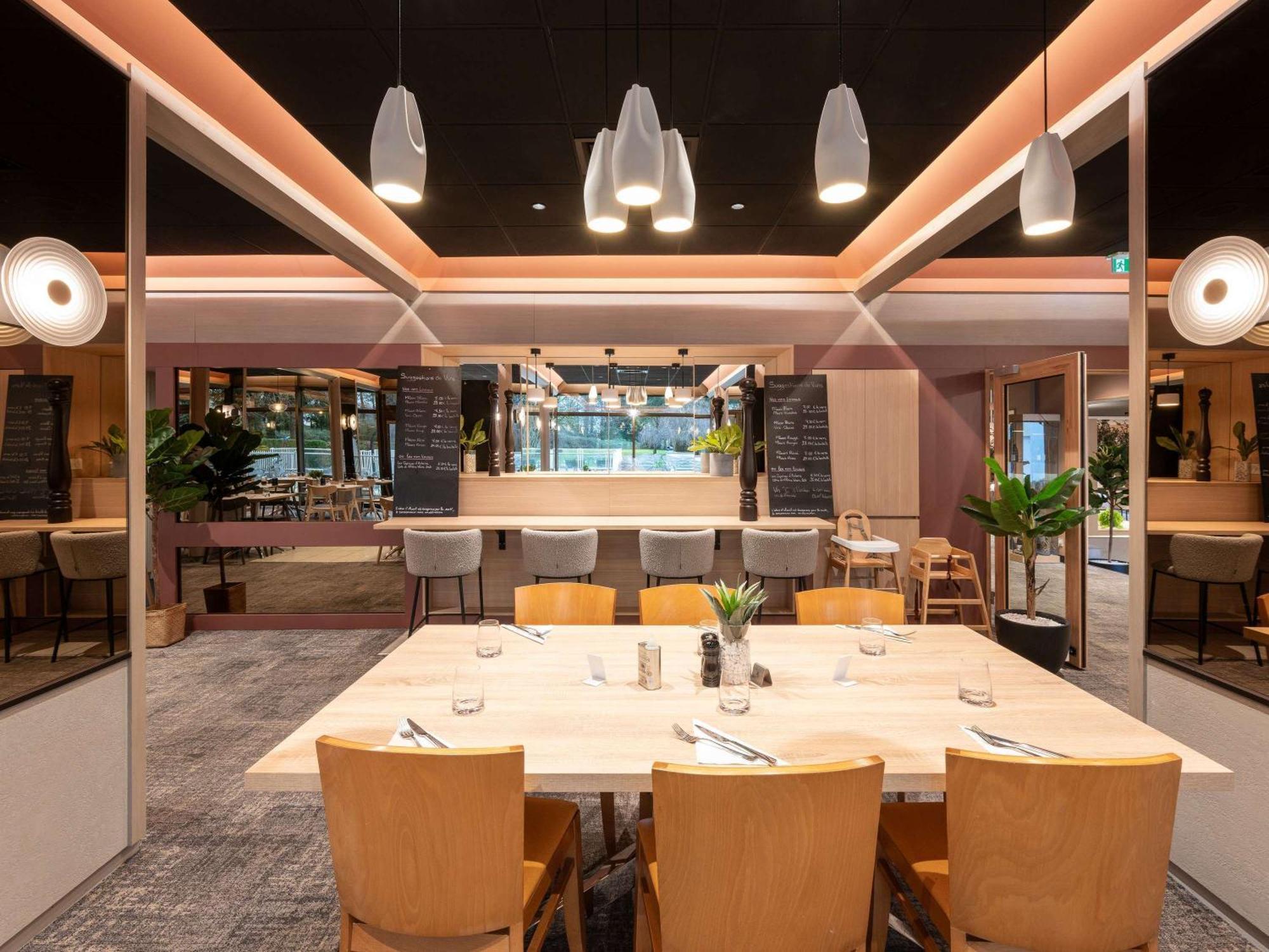Novotel Macon Nord - Porte De Bourgogne Экстерьер фото