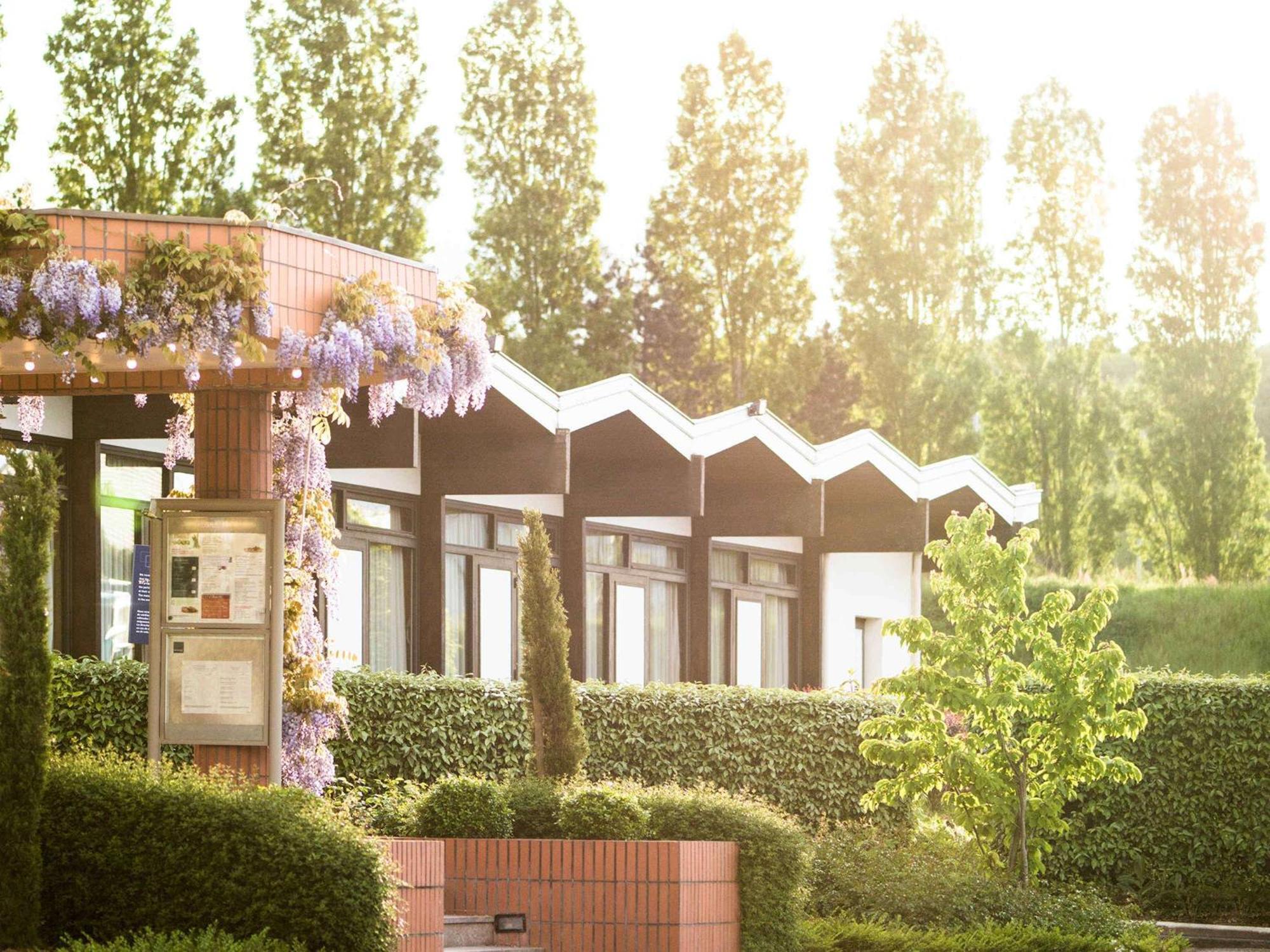 Novotel Macon Nord - Porte De Bourgogne Экстерьер фото