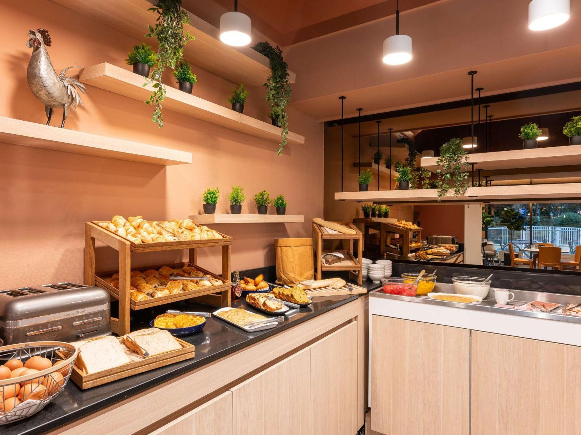 Novotel Macon Nord - Porte De Bourgogne Экстерьер фото