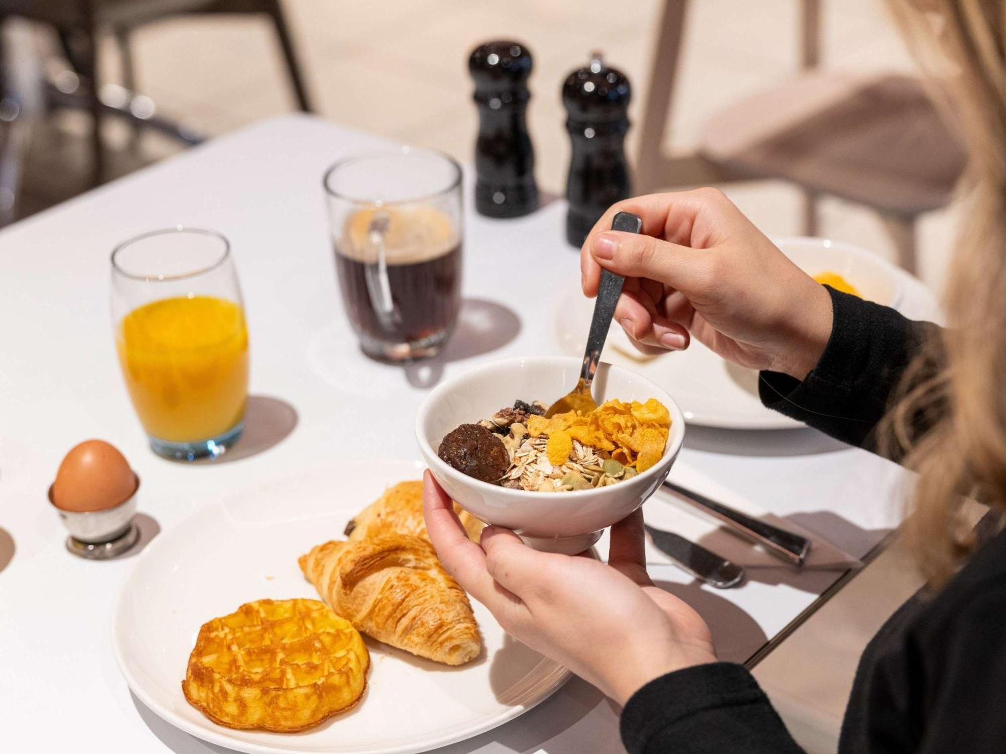Novotel Macon Nord - Porte De Bourgogne Экстерьер фото