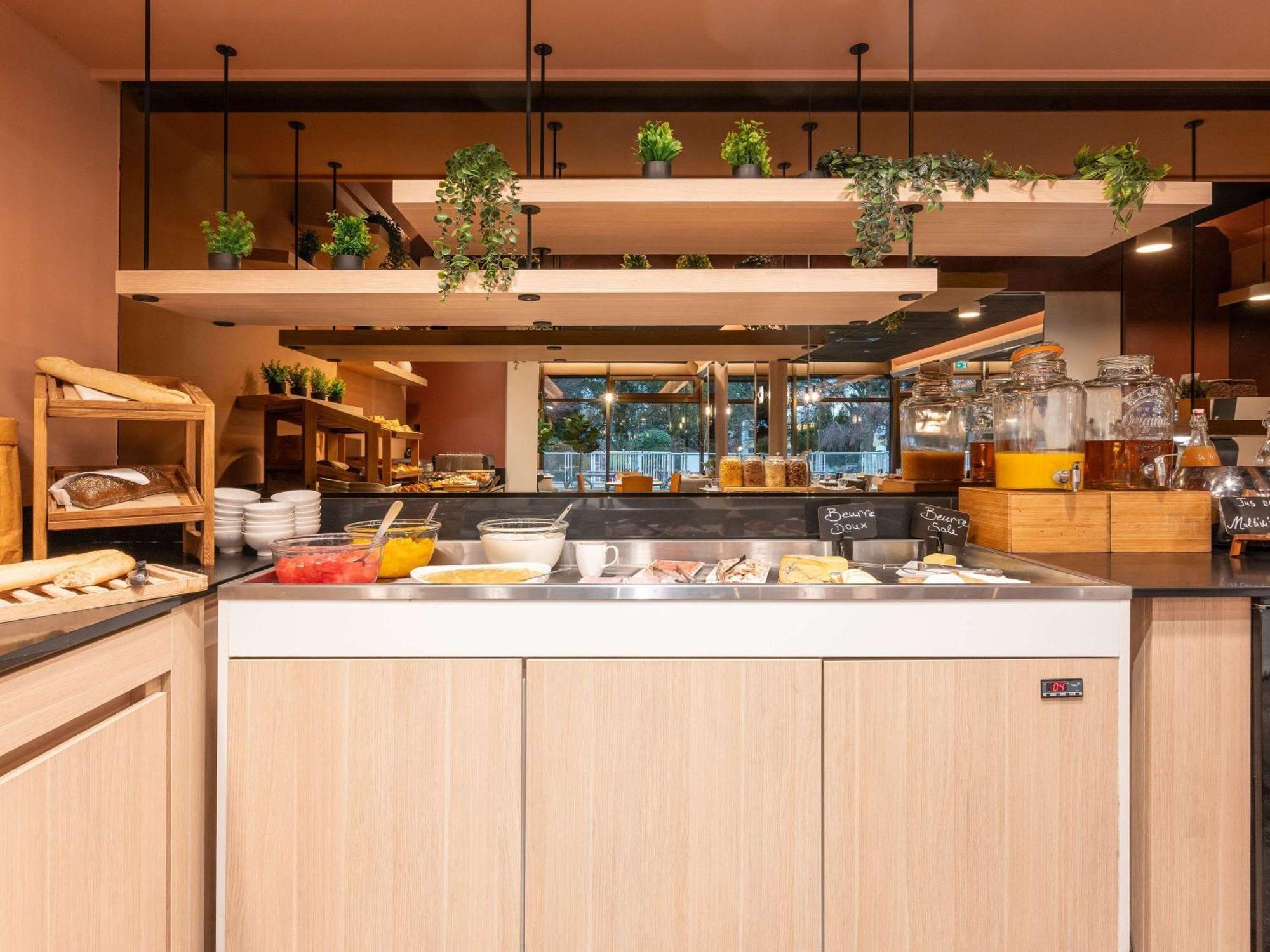 Novotel Macon Nord - Porte De Bourgogne Экстерьер фото