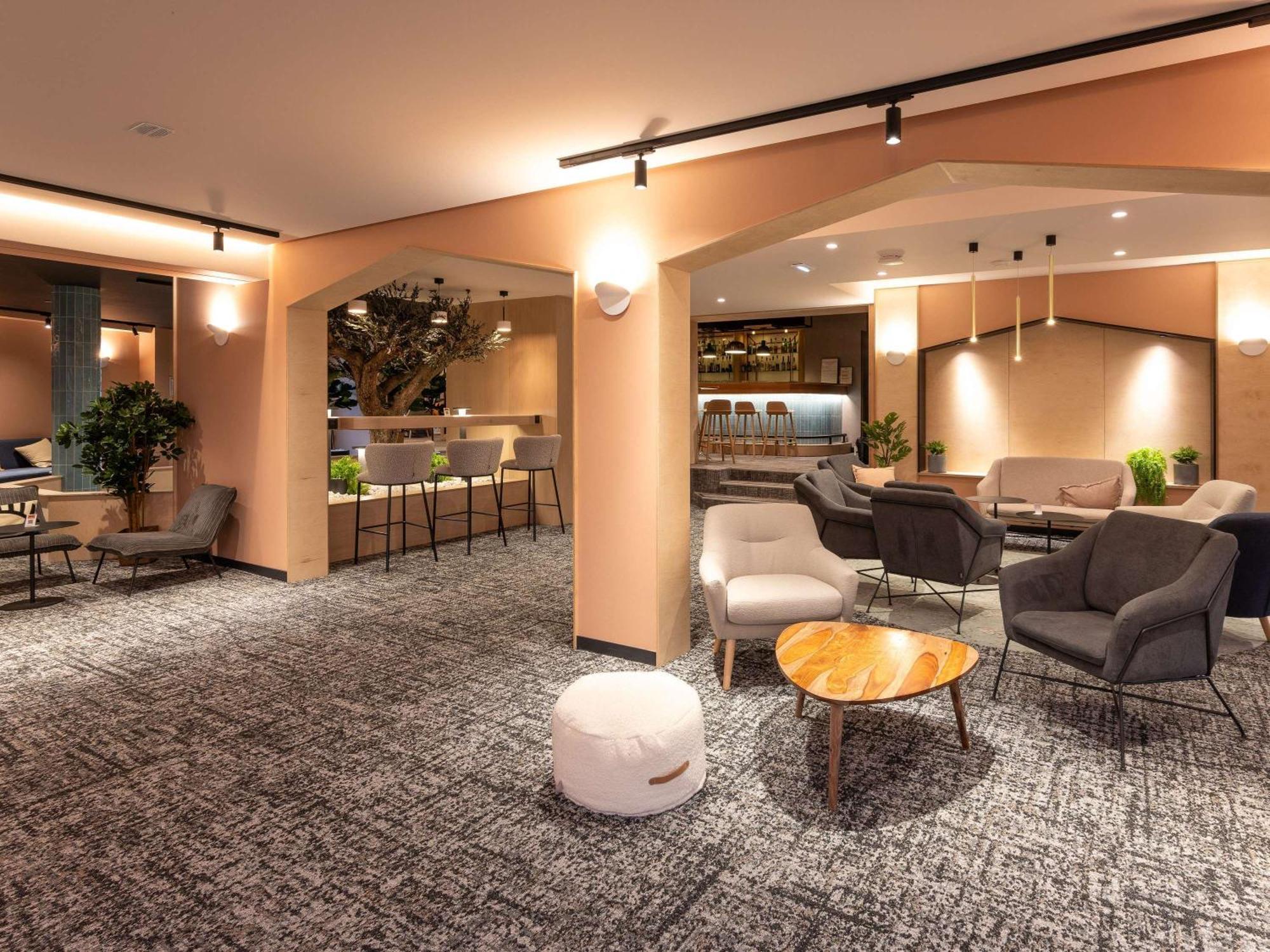 Novotel Macon Nord - Porte De Bourgogne Экстерьер фото