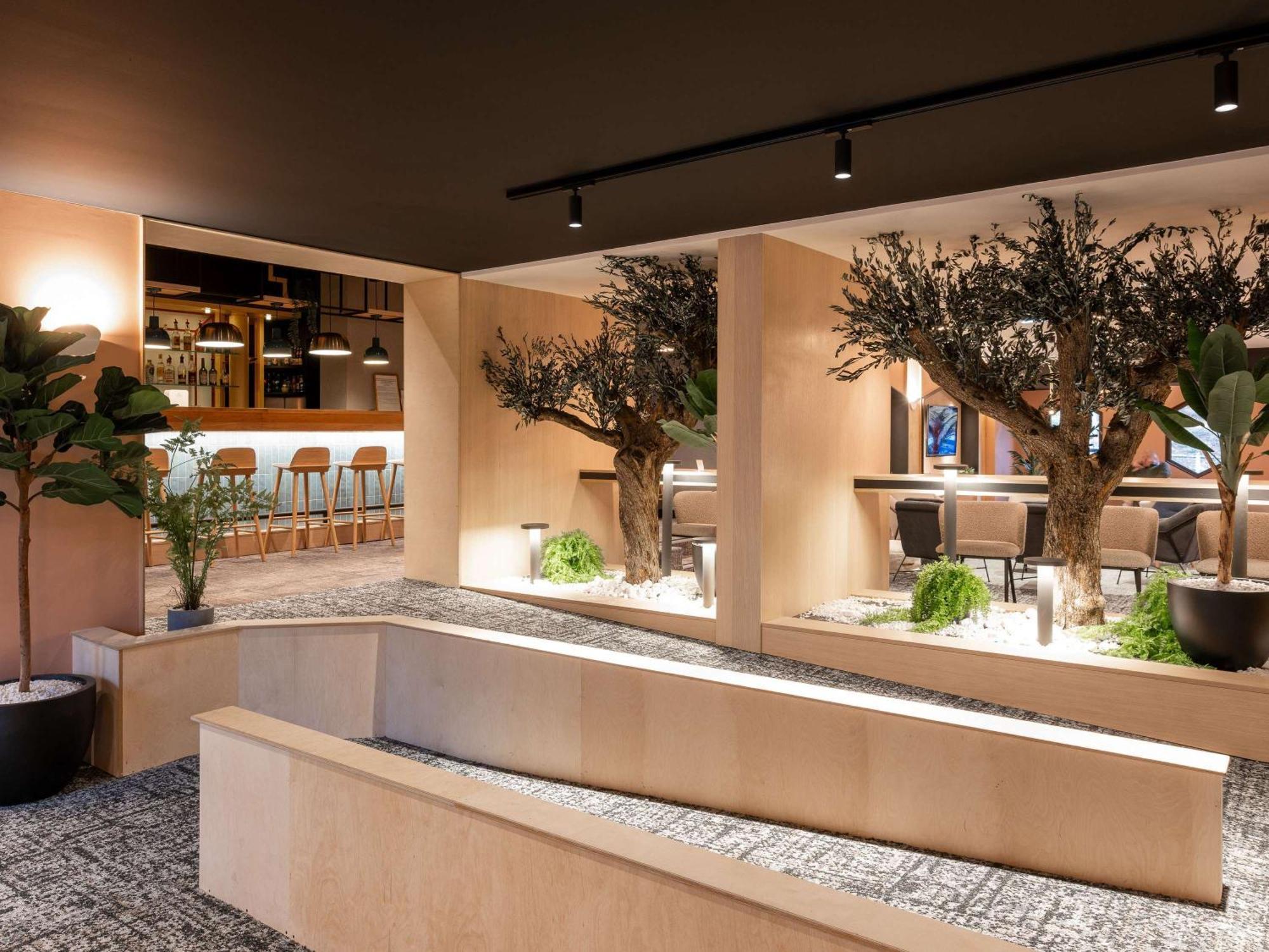 Novotel Macon Nord - Porte De Bourgogne Экстерьер фото