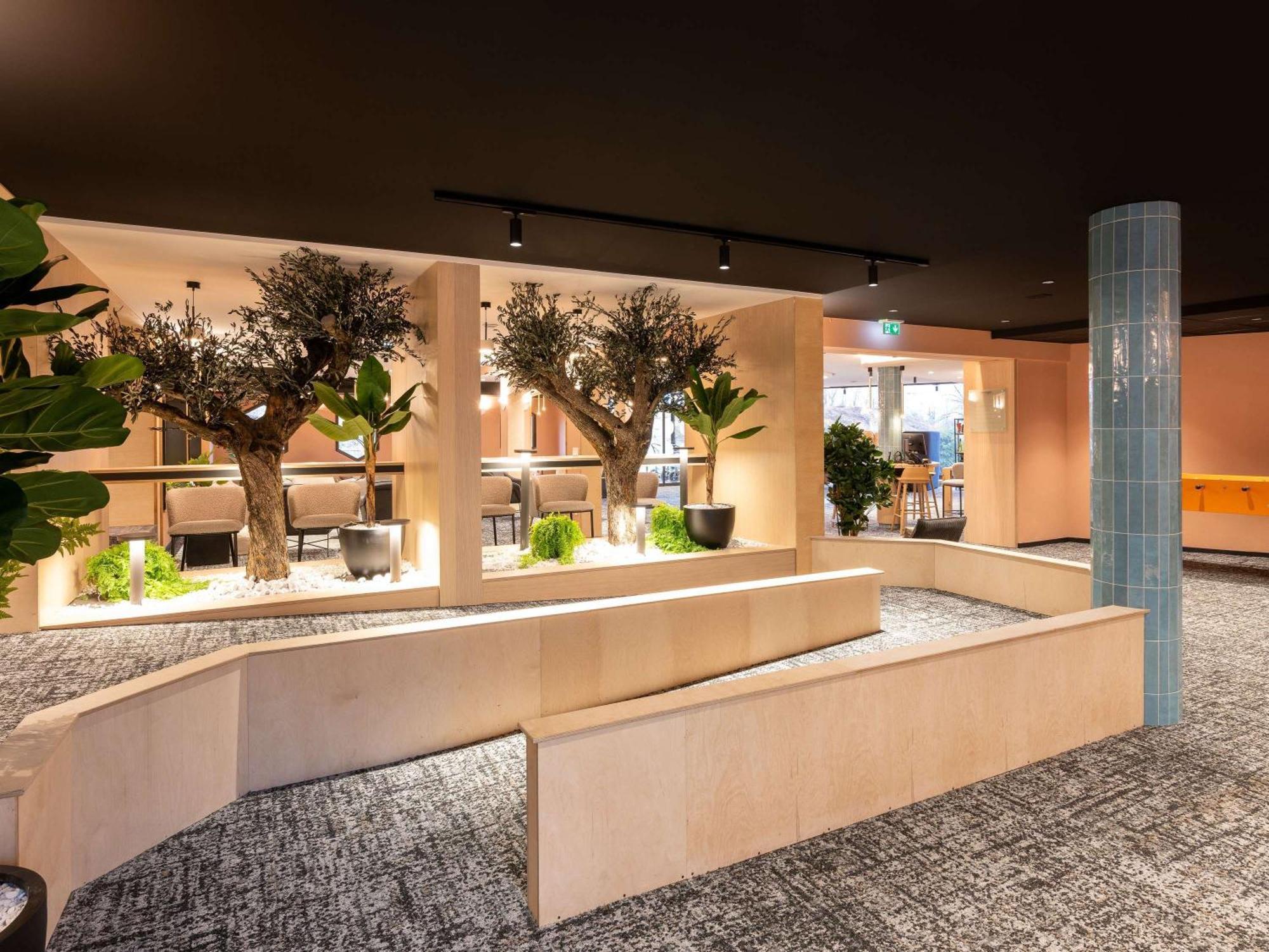 Novotel Macon Nord - Porte De Bourgogne Экстерьер фото