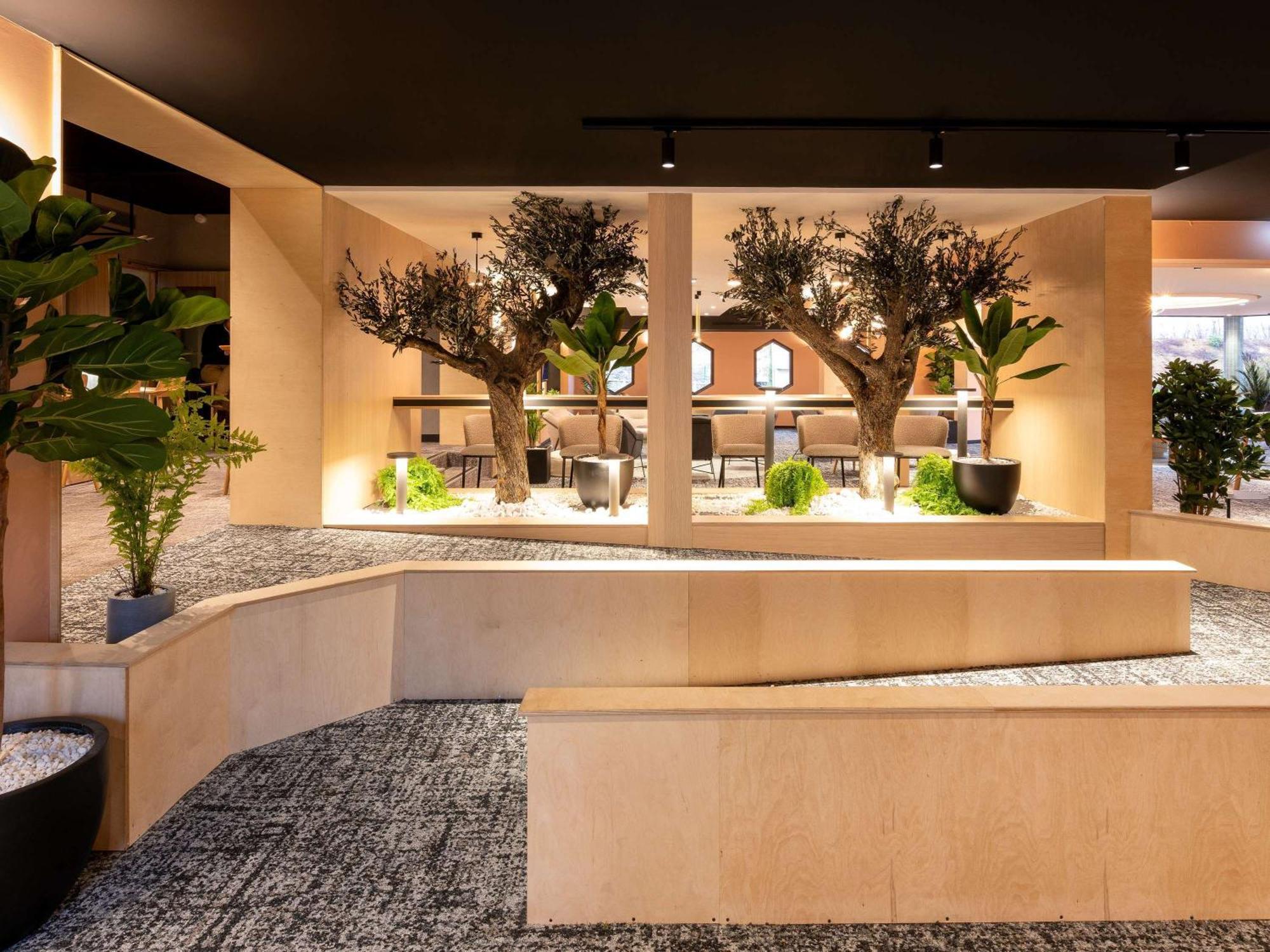 Novotel Macon Nord - Porte De Bourgogne Экстерьер фото