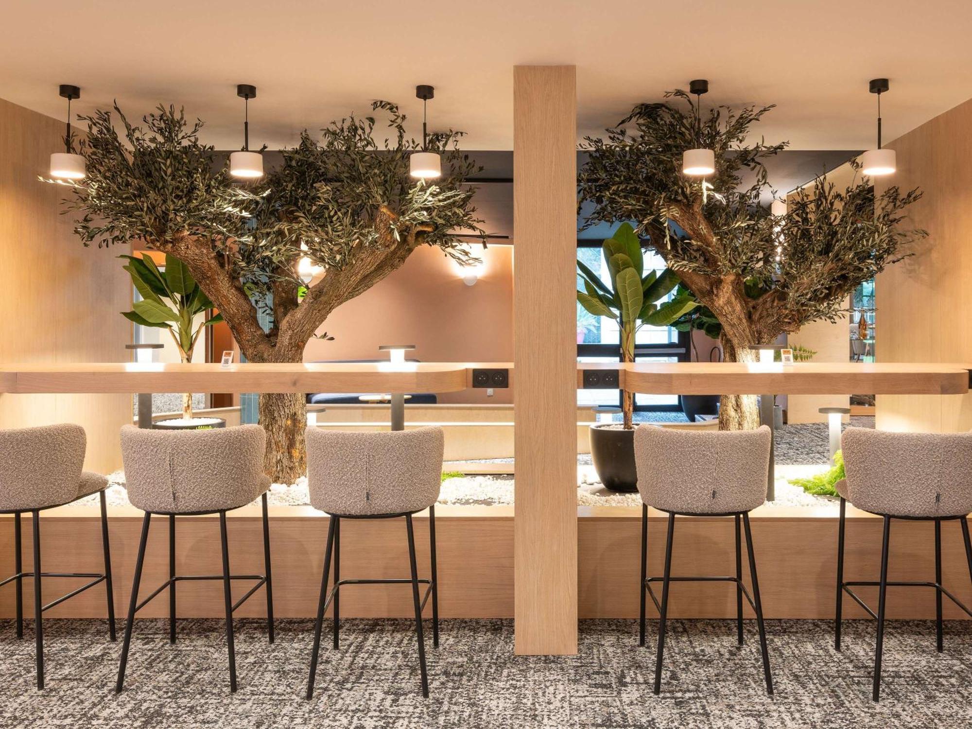 Novotel Macon Nord - Porte De Bourgogne Экстерьер фото