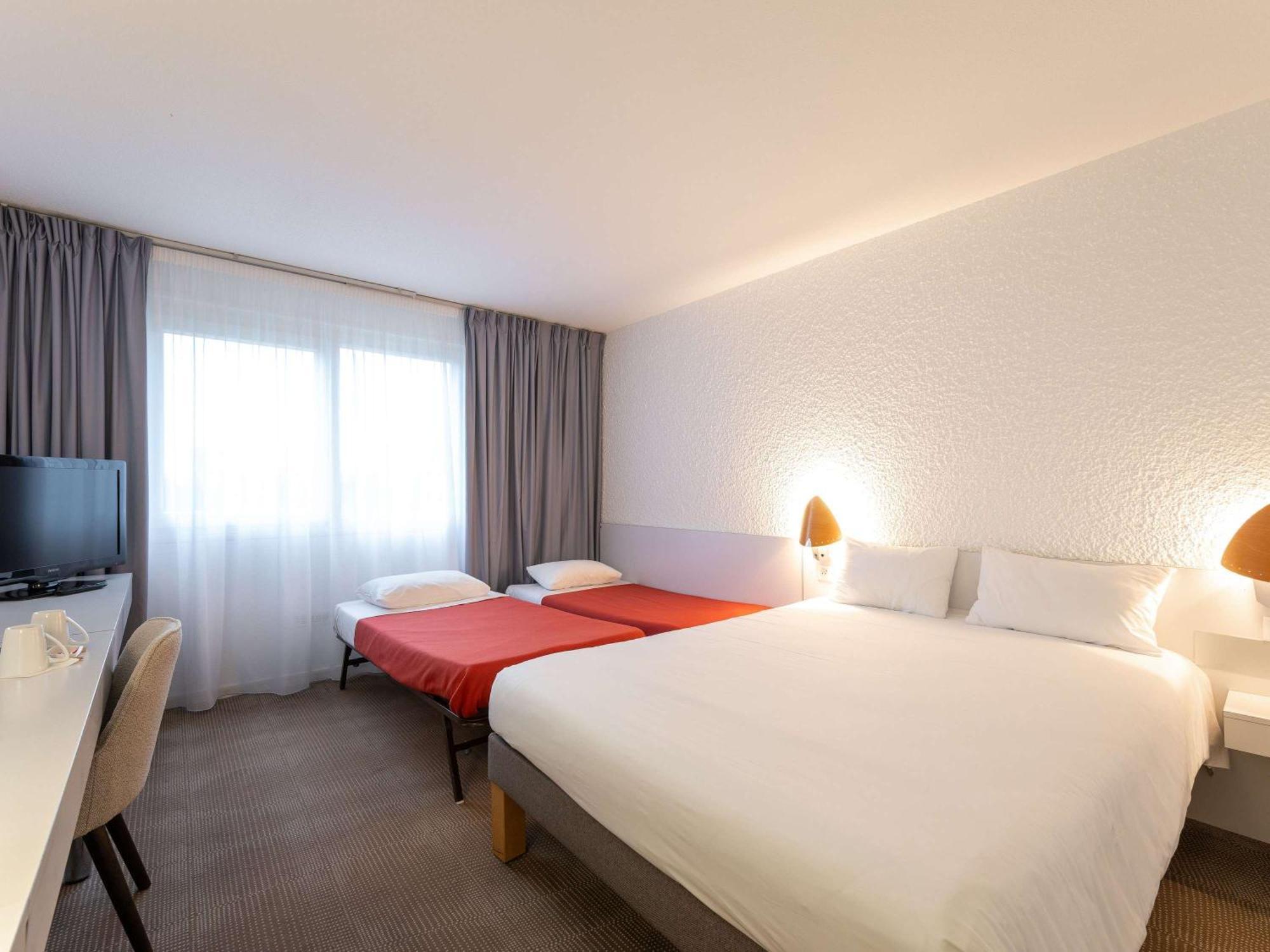 Novotel Macon Nord - Porte De Bourgogne Экстерьер фото