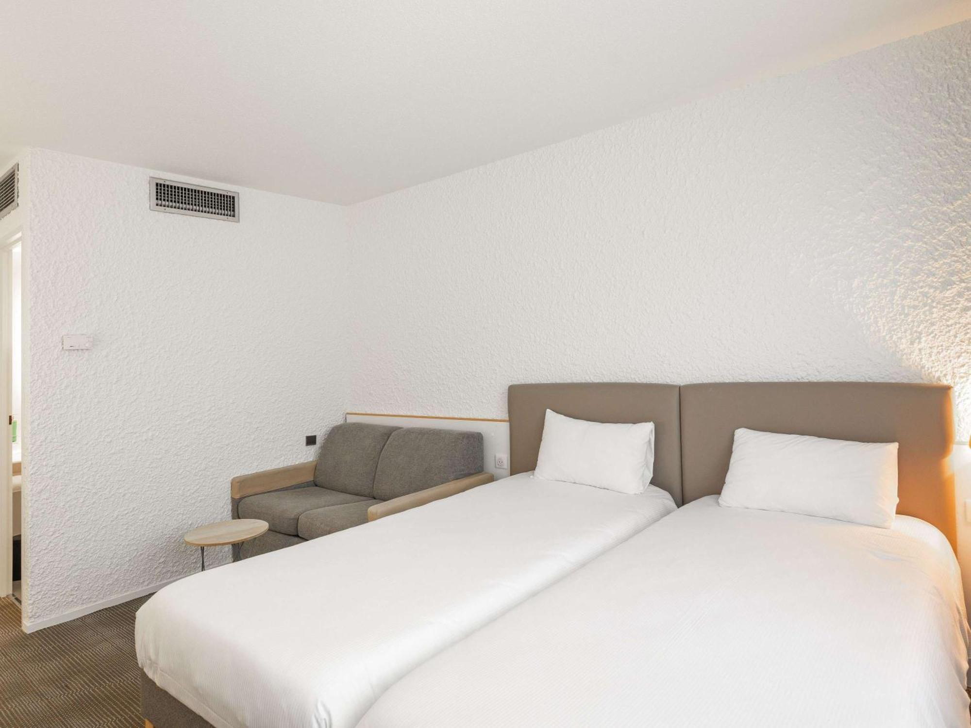 Novotel Macon Nord - Porte De Bourgogne Экстерьер фото