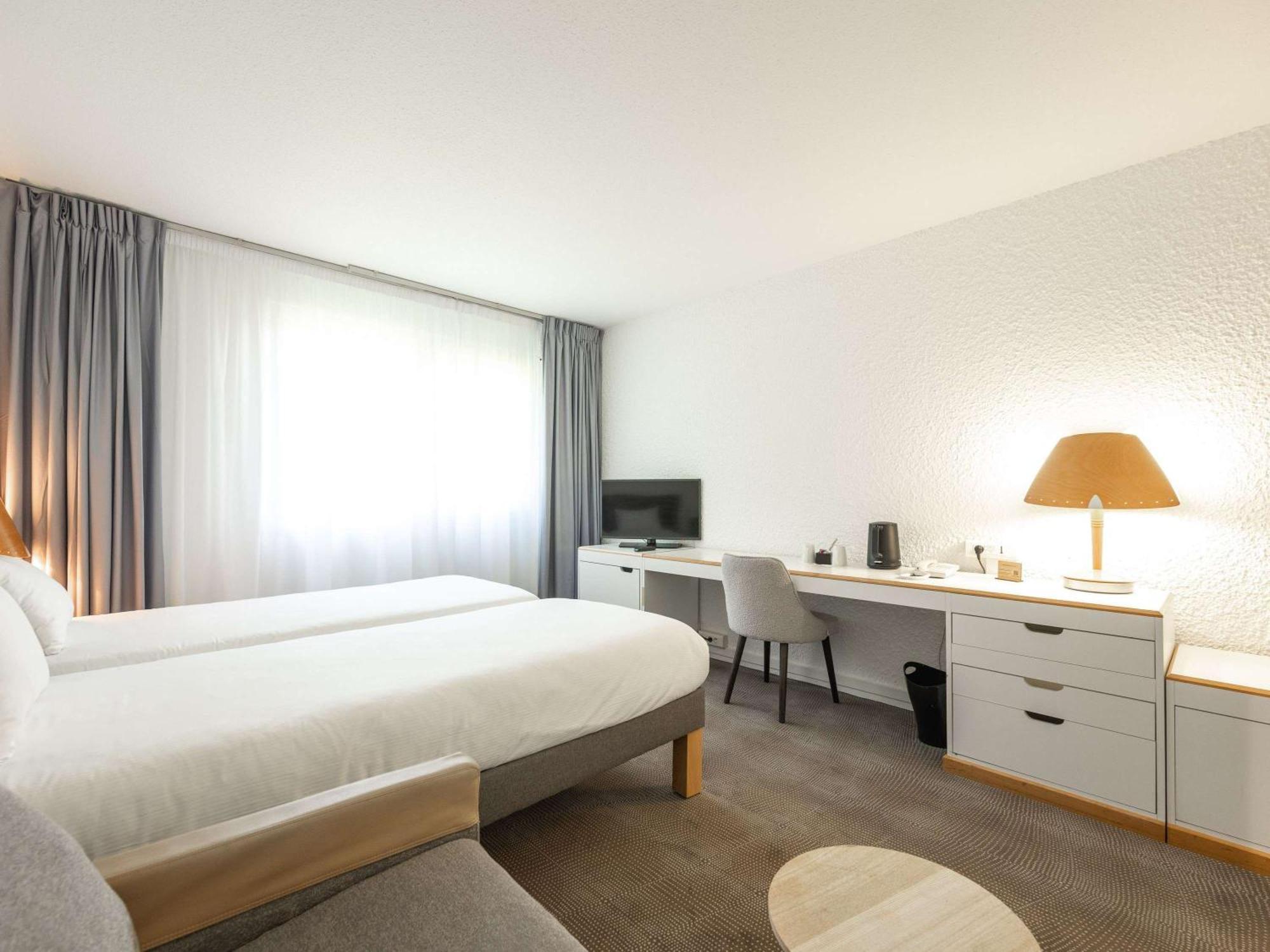 Novotel Macon Nord - Porte De Bourgogne Экстерьер фото